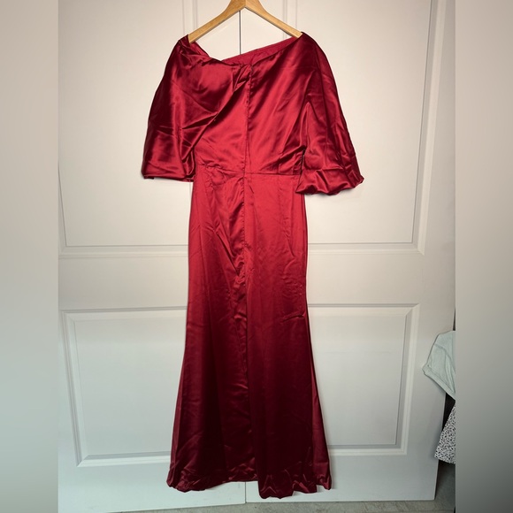 Hebeos Elegant Red Off-Shoulder Dress - Picture 4 of 8